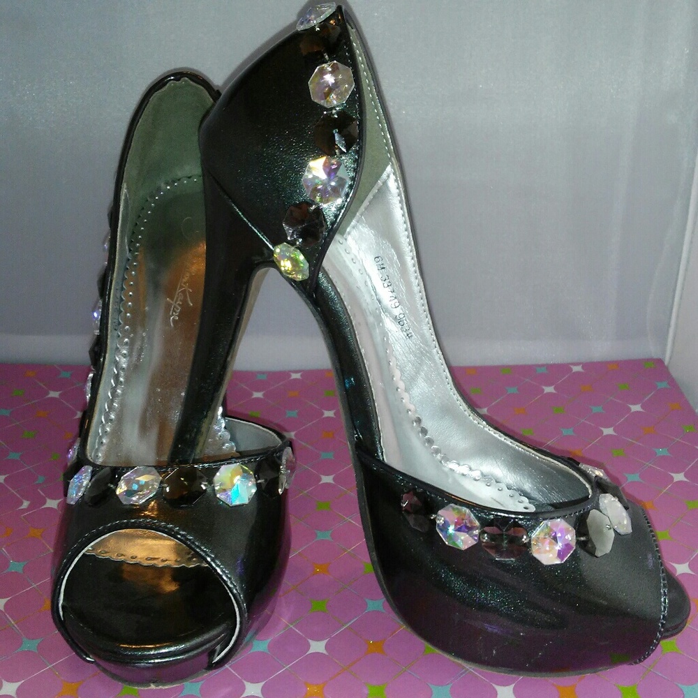 JOHNATHAN KAYNE HIGH HEELS
